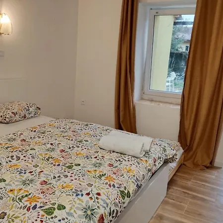 Căn Nhà Yên Bình Appartamento Praga
